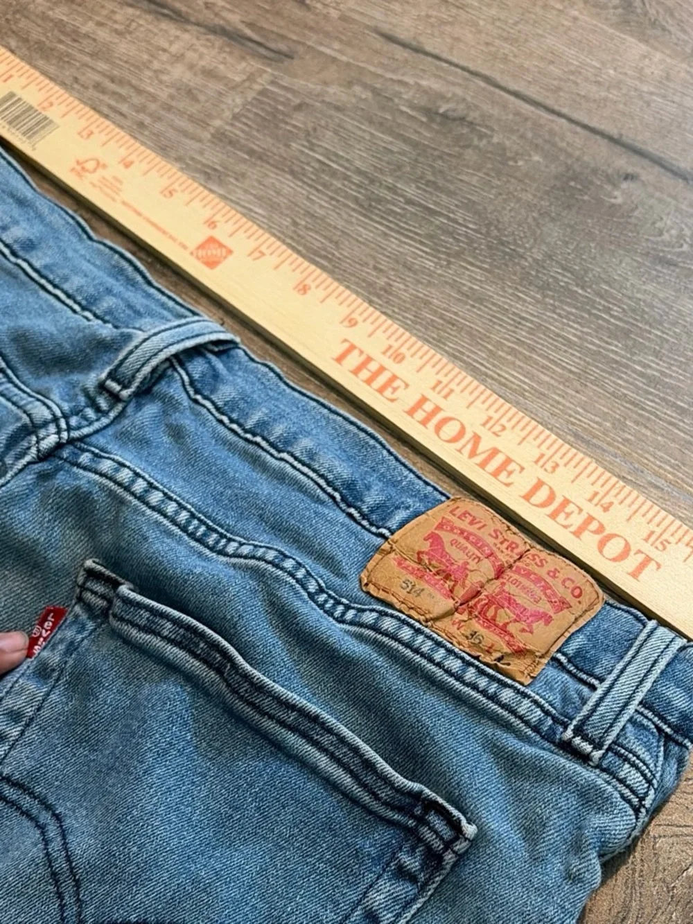 Levi’s 514 Straight Fit Jeans Light Wash Blue Denim Size 36x34